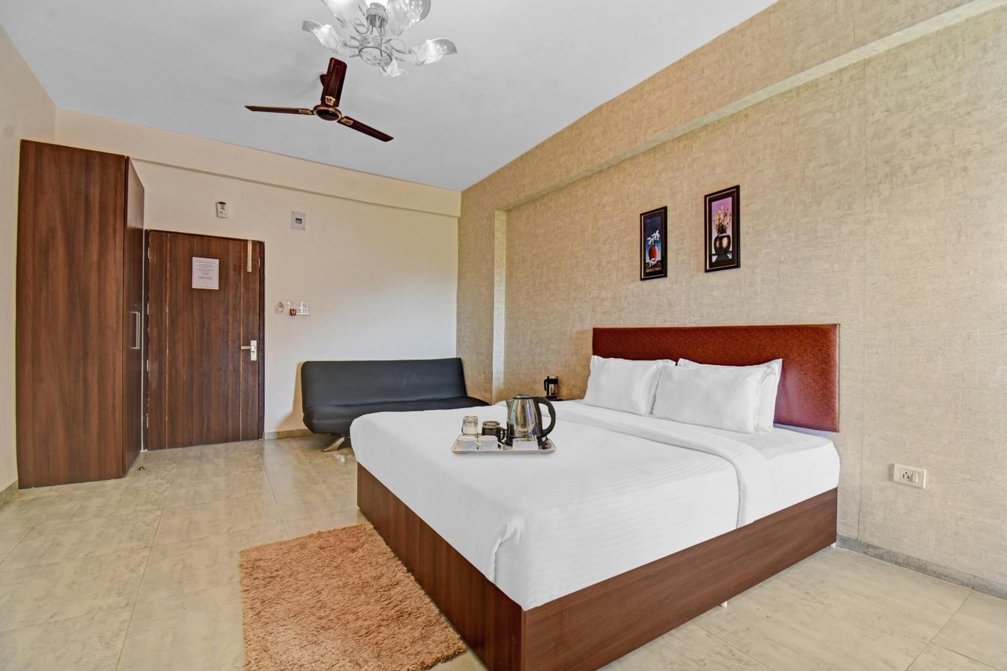 Townhouse Classio Suites Shirdi Εξωτερικό φωτογραφία